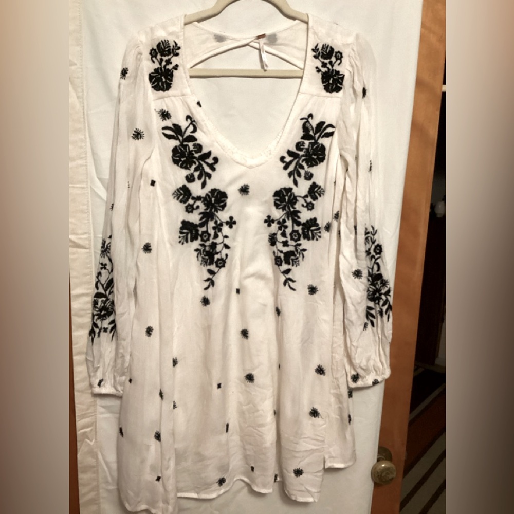 Free People BOHO blouse with cut out back SZ S/P
